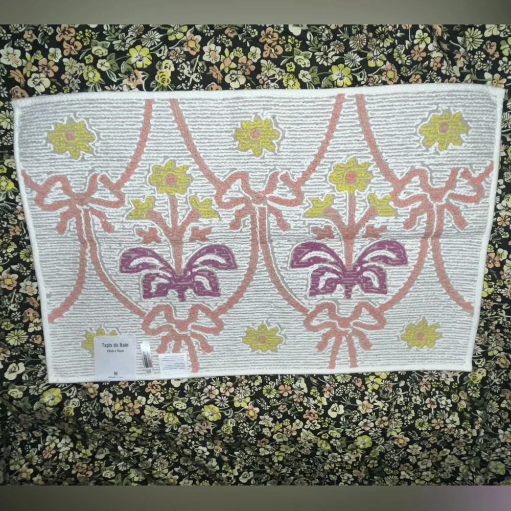Urban Outfitters UO HOME White Floral Bathmat 2”x3” NEW NWT